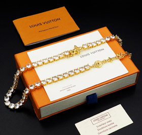 Louis Vuitton LV incrusté avec des lettres de diamant et des fleurs bracelet-4014  